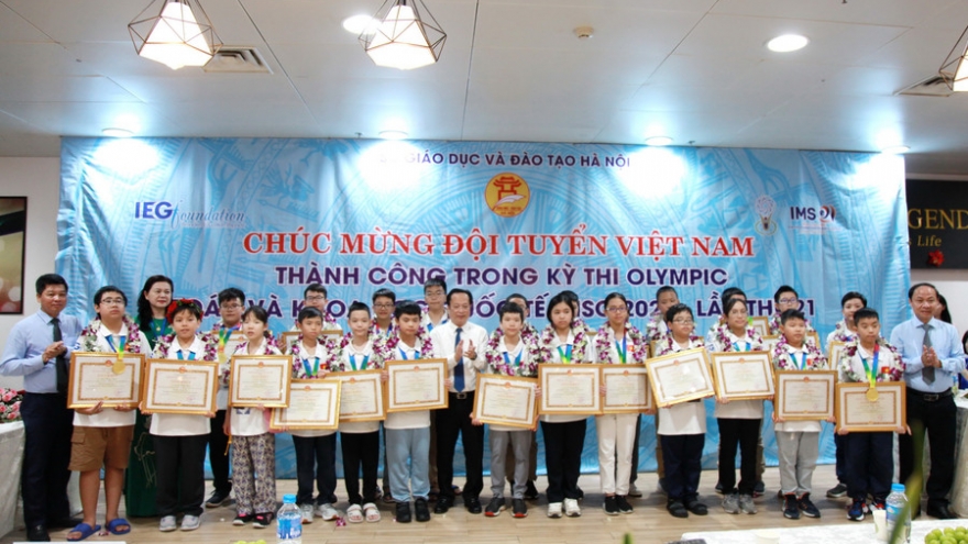 Vietnamese students excel at Int’l Mathematics and Science Olympiad