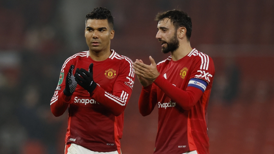 Casemiro và Bruno Fernandes rực sáng, MU thắng đậm Leicester City