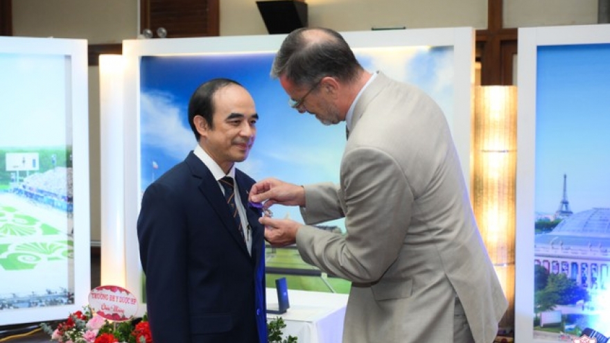 France’s Order of Academic Palms presented to Vietnamese Professor