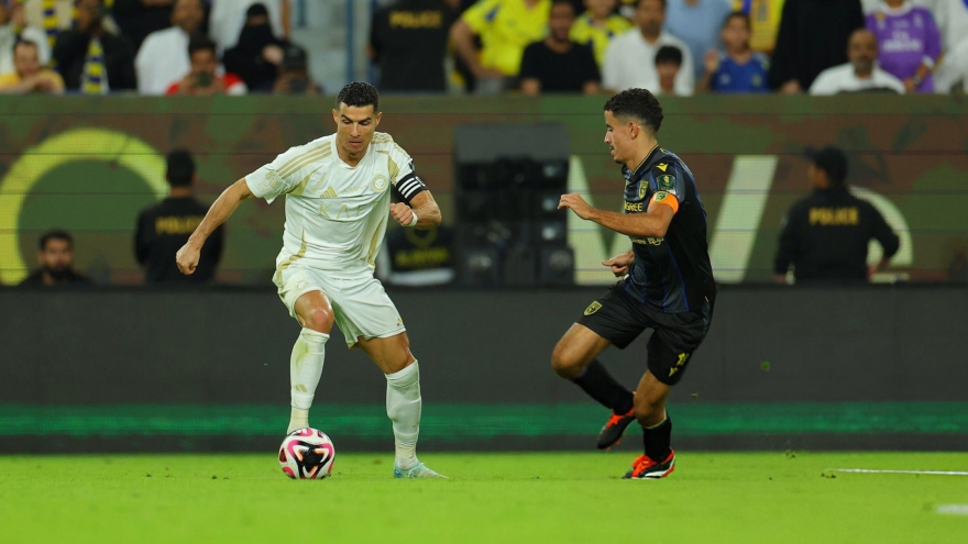 Ronaldo sút hỏng phạt đền, ''đá bay'' cơ hội vô địch cùng Al Nassr