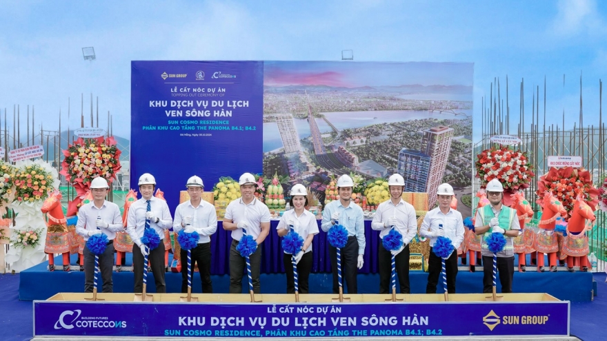 Bộ đôi tháp The Panoma bên sông Hàn, Đà Nẵng cất nóc sau hơn 1 năm thi công