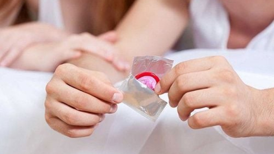 Phát sinh quan hệ với bạn gái cũ sau họp lớp, tôi đối mặt với bệnh tình dục