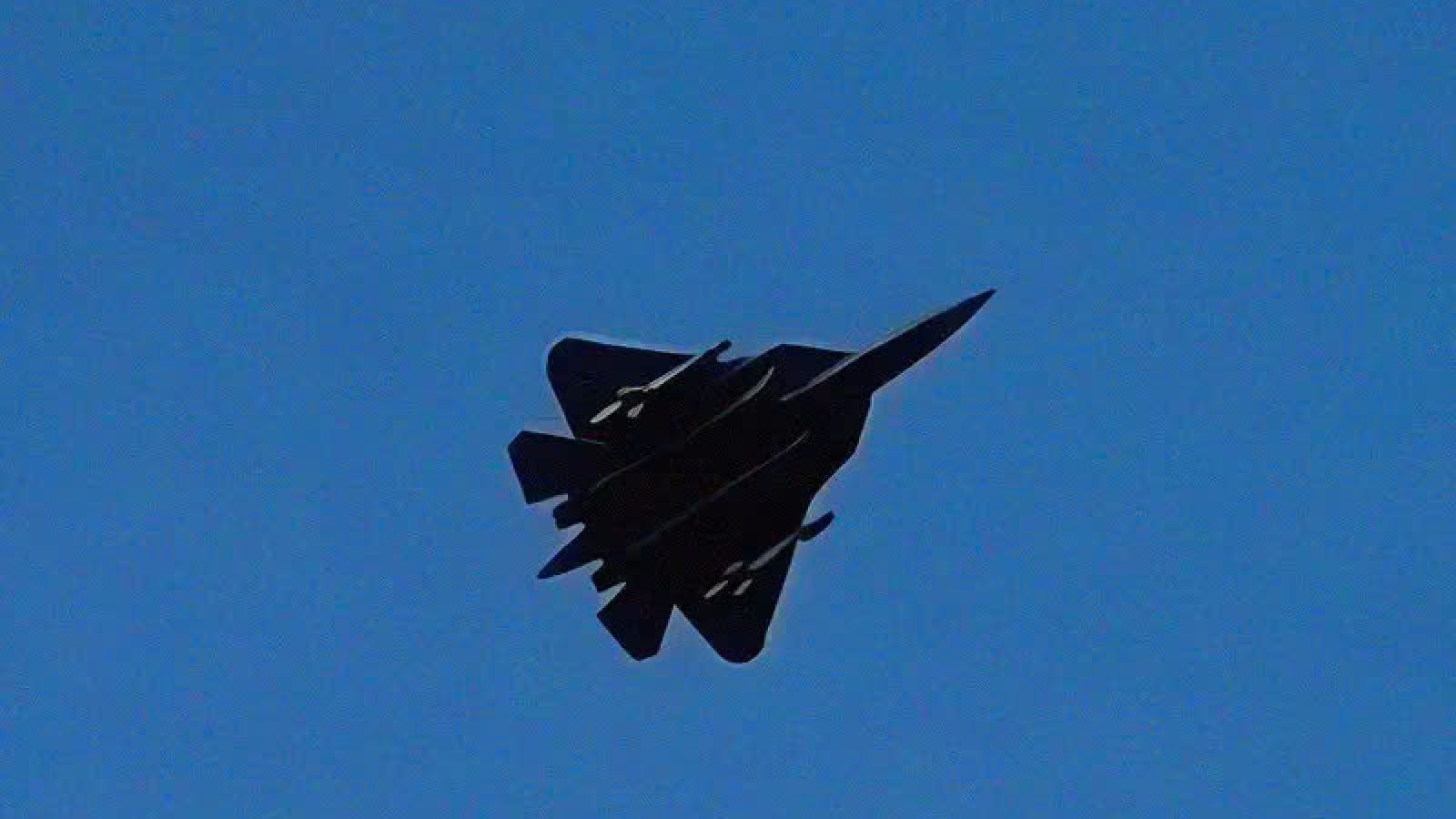 Giải mã ý đồ của Nga khi treo 2 tên lửa Kh-59M2 bên ngoài siêu tiêm kích Su-57
