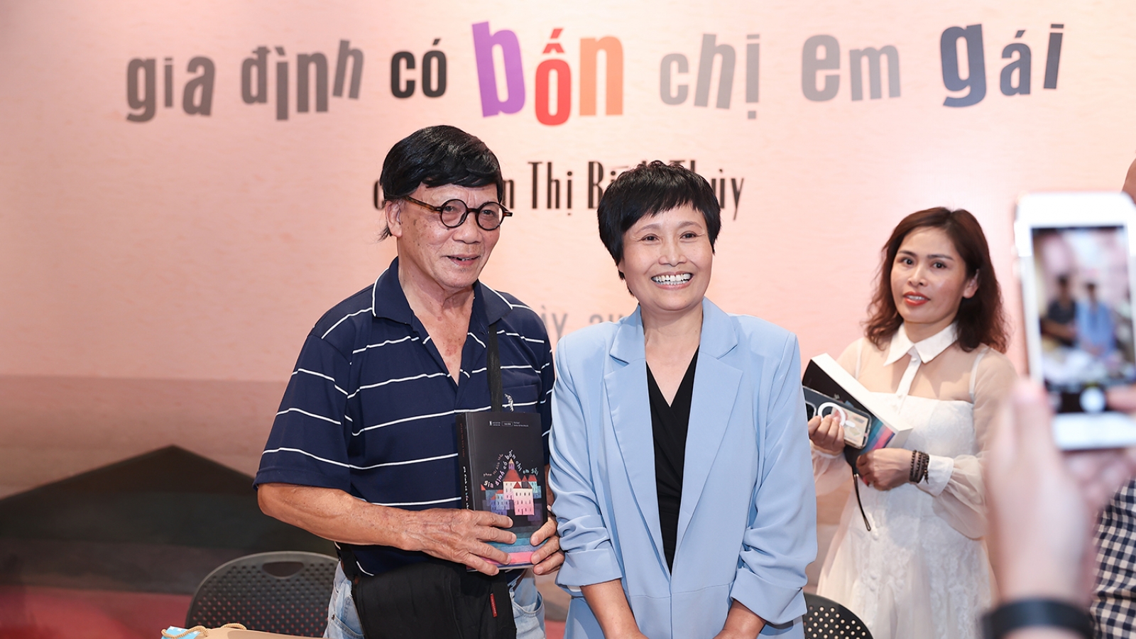 Tiểu thuyết “Nhà có 4 chị em gái”- Những người “quen” đâu đây