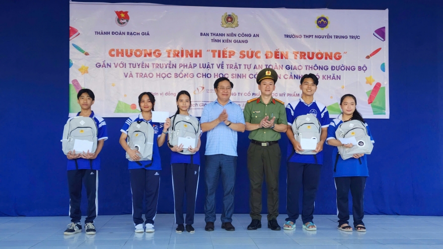 Kiên Giang phổ biến giáo dục pháp luật về trật tự, ATGT cho học sinh