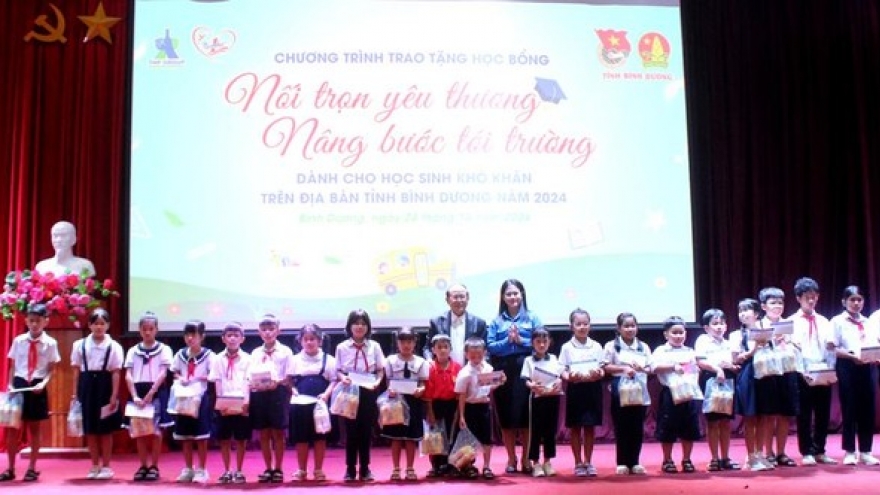 Tân Hiệp Phát trao 200 suất học bổng cho học sinh có hoàn cảnh khó khăn tại Bình Dương