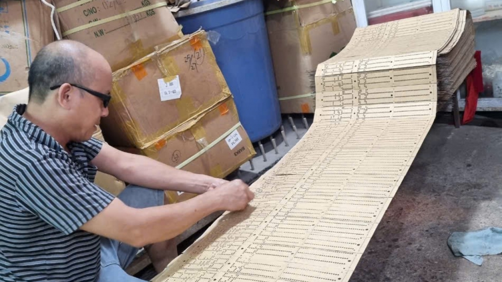 Người "hồi sinh" tinh hoa của làng nghề dệt lụa truyền thống La Khê