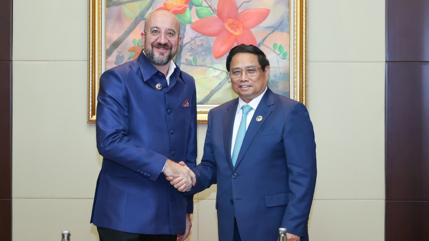 Thủ tướng Phạm Minh Chính gặp Chủ tịch Hội đồng châu Âu Charles Michel