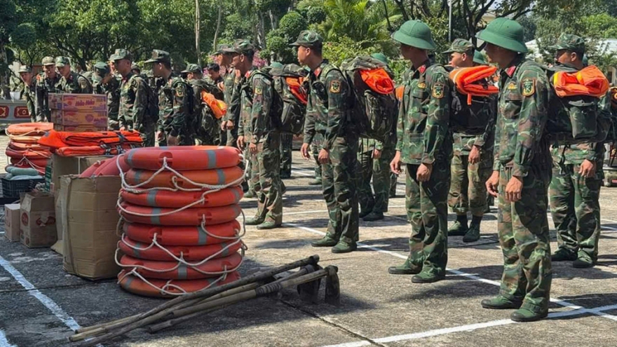 Quân khu 5 huy động hơn 60.000 cán bộ chiến sĩ ứng phó bão số 6