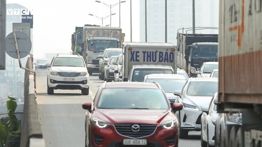 Con tôi bảo, mình không phải người mông muội nên không đi vào làn khẩn cấp