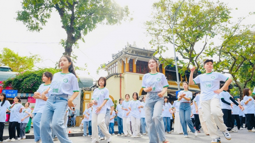 5.000 người nhảy flashmob lan tỏa thông điệp bảo vệ rừng và động vật hoang dã