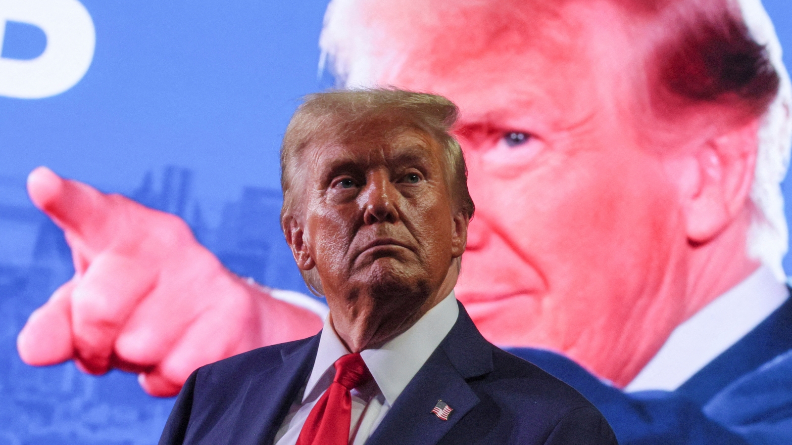 Ông Trump tuyên bố tăng thuế với hàng hóa đến từ Trung Quốc, Canda và Mexico