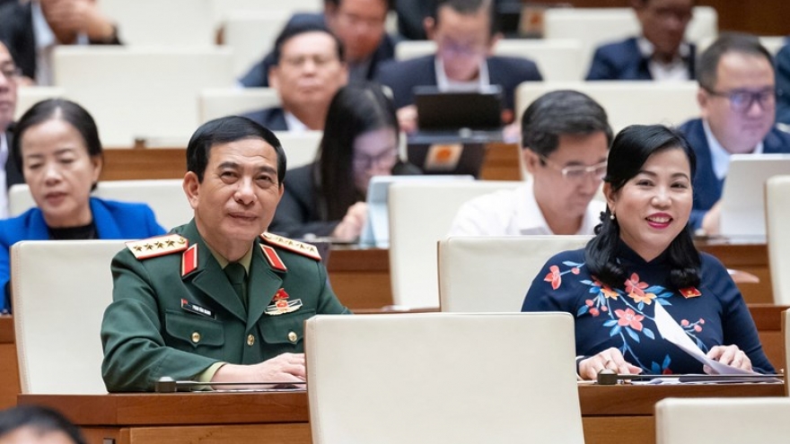 Quốc hội quyết định cấp tướng quân đội không quá 415 người, tăng tuổi nghỉ hưu của sĩ quan