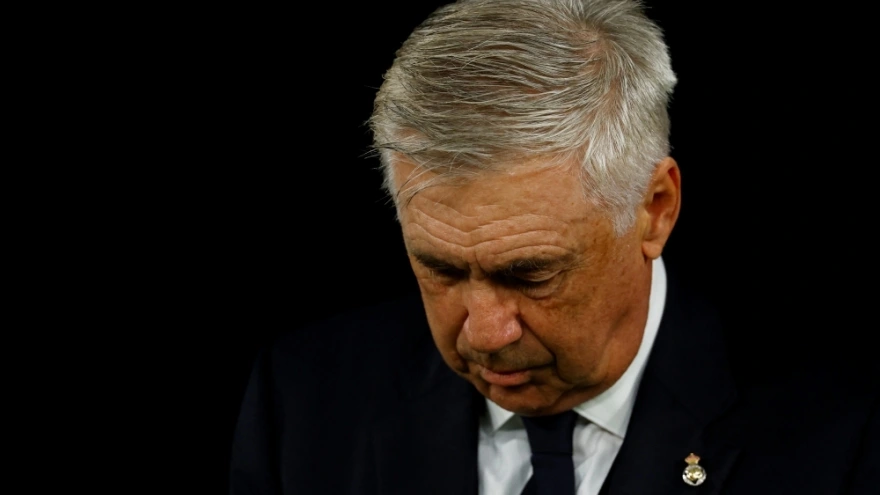 HLV Ancelotti nhận tin dữ sau trận thua AC Milan