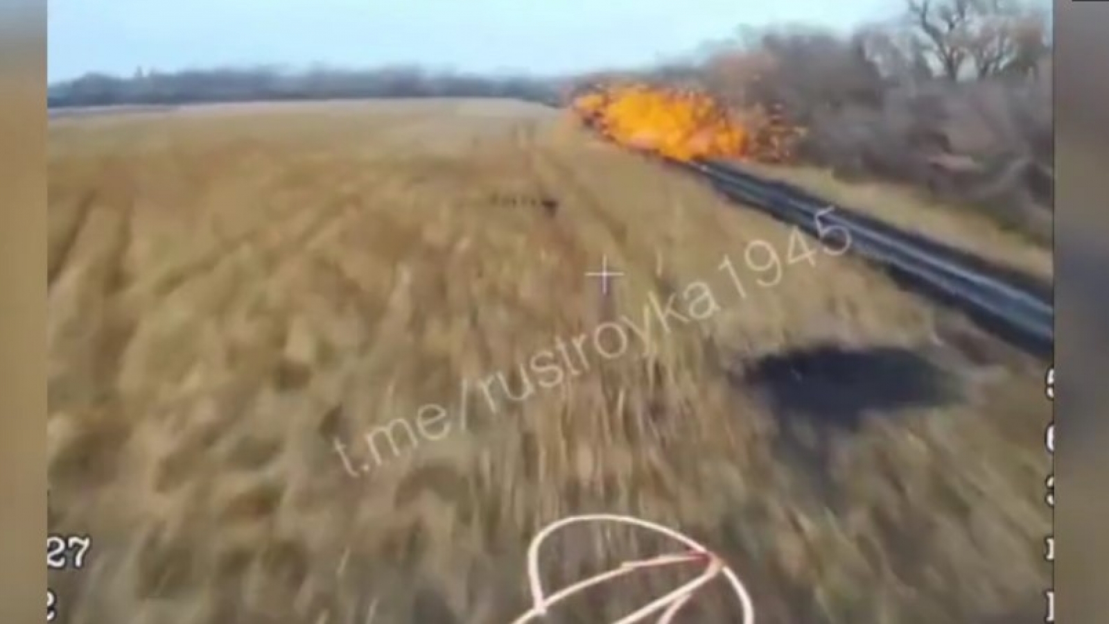 Xe bọc thép Stryker nổ tung sau khi bị UAV cảm tử Nga tập kích ở Kursk