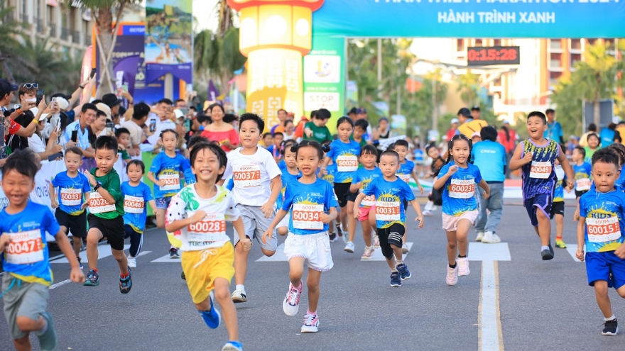 Hàng trăm vận động viên nhí tham dự giải chạy bộ - Phan Thiết Marathon 2024