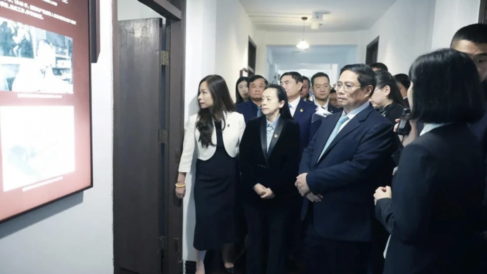 PM visits President Ho Chi Minh-related relic site in China’s Chongqing city