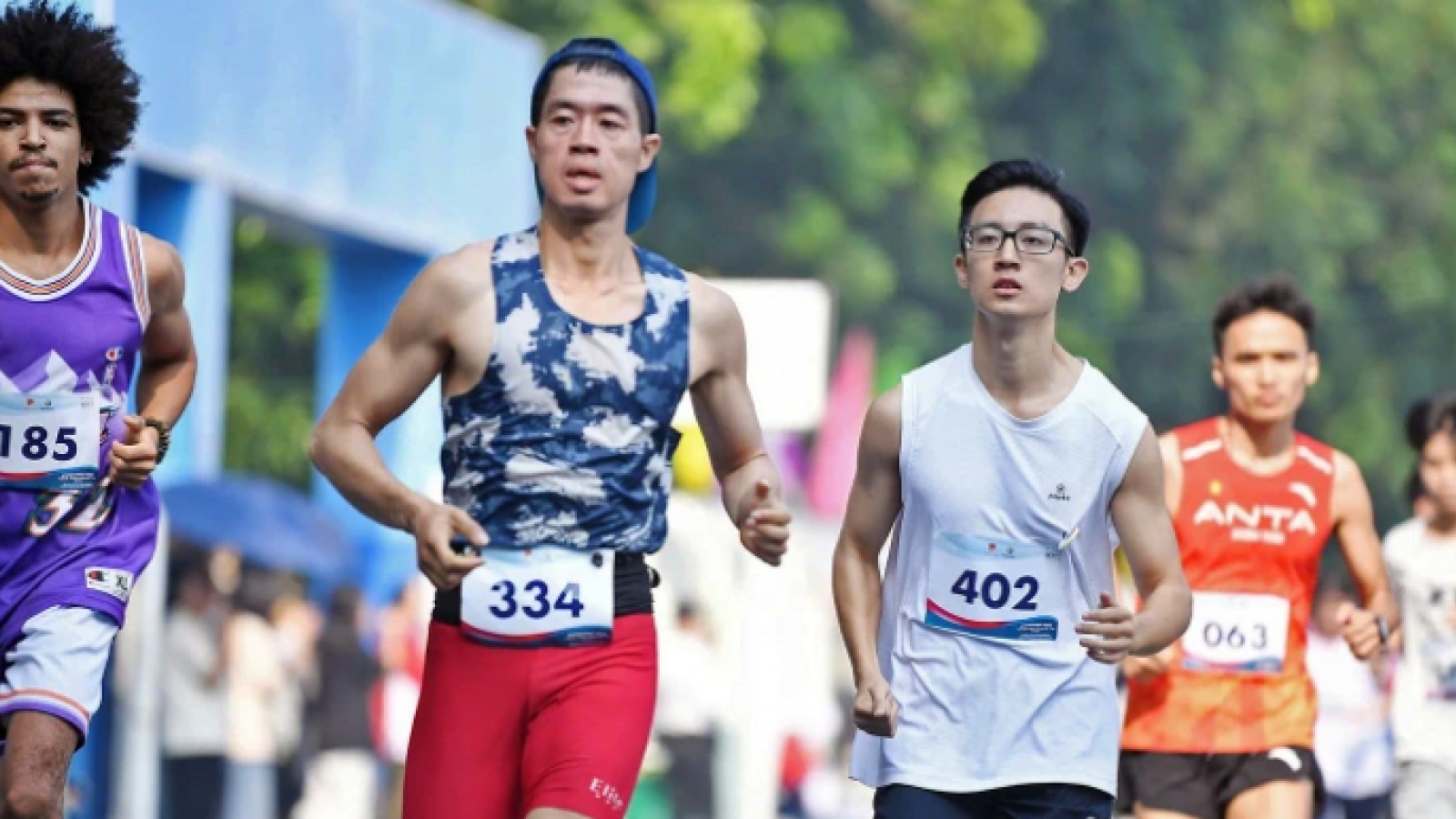 Thousands of Vietnamese and foreign youths join Int’l Youth Day
