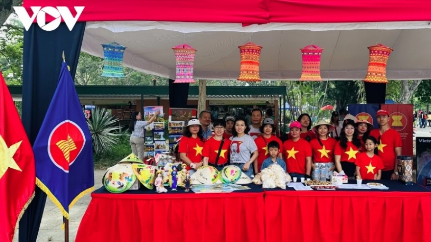 Vietnamese cuisine impresses visitors at 2024 ASEAN Bazaar in Venezuela