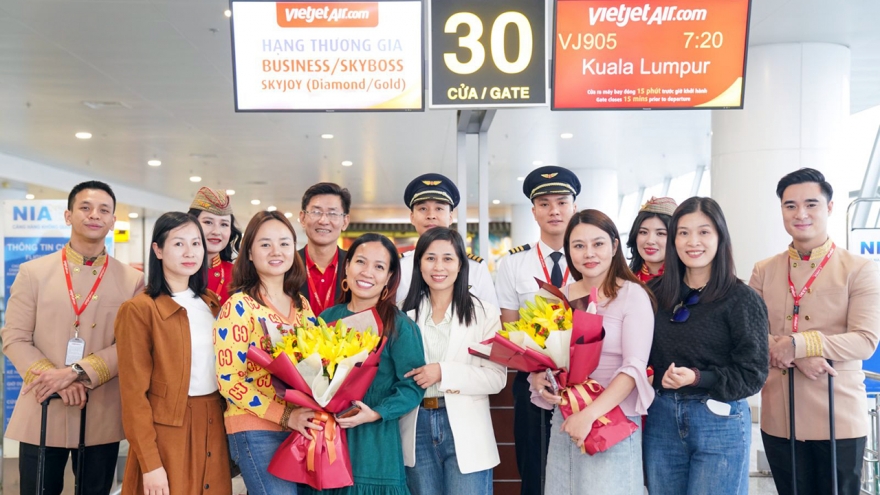 Vietjet chào mừng chuyến bay đầu tiên giữa Kuala Lumpur (Malaysia) và Hà Nội