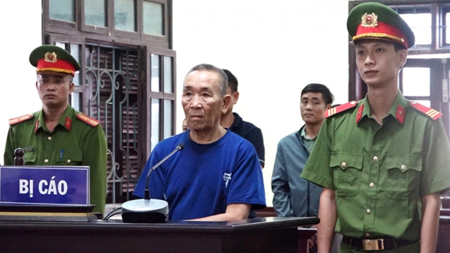 Bị phạt 30 tháng tù giam vì xâm phạm lợi ích nhà nước, cá nhân
