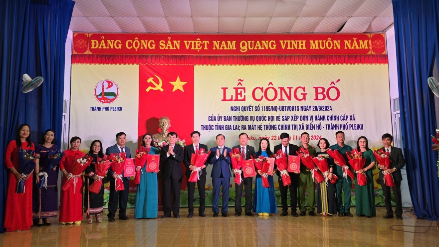 TP Pleiku tổ chức lễ công bố Nghị quyết sáp nhập và ra mắt hệ thống chính trị xã Biển Hồ