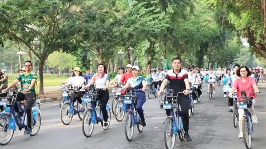 Hanoi hosts 4th "For a Green Hanoi" cycling programme