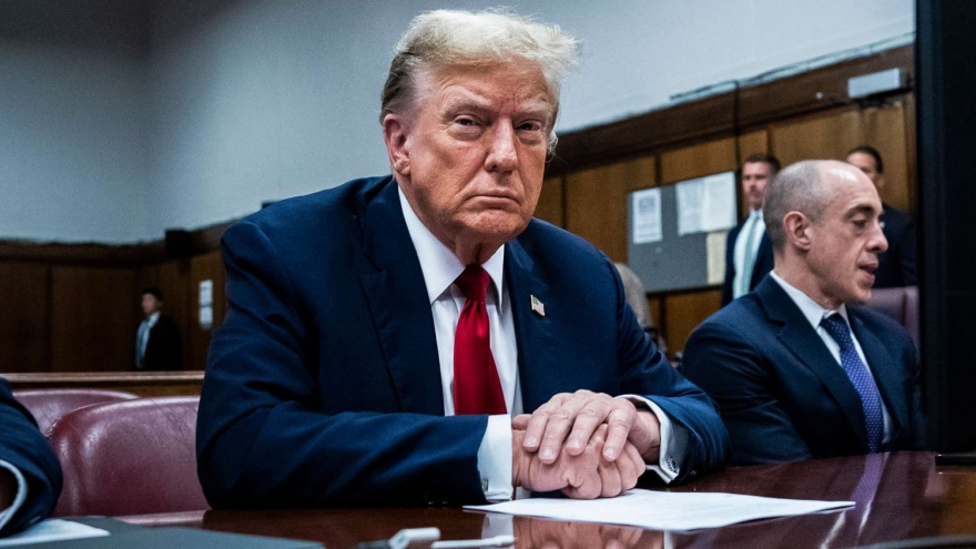 Công tố viên Mỹ yêu cầu tạm hoãn truy tố hình sự đối với ông Trump