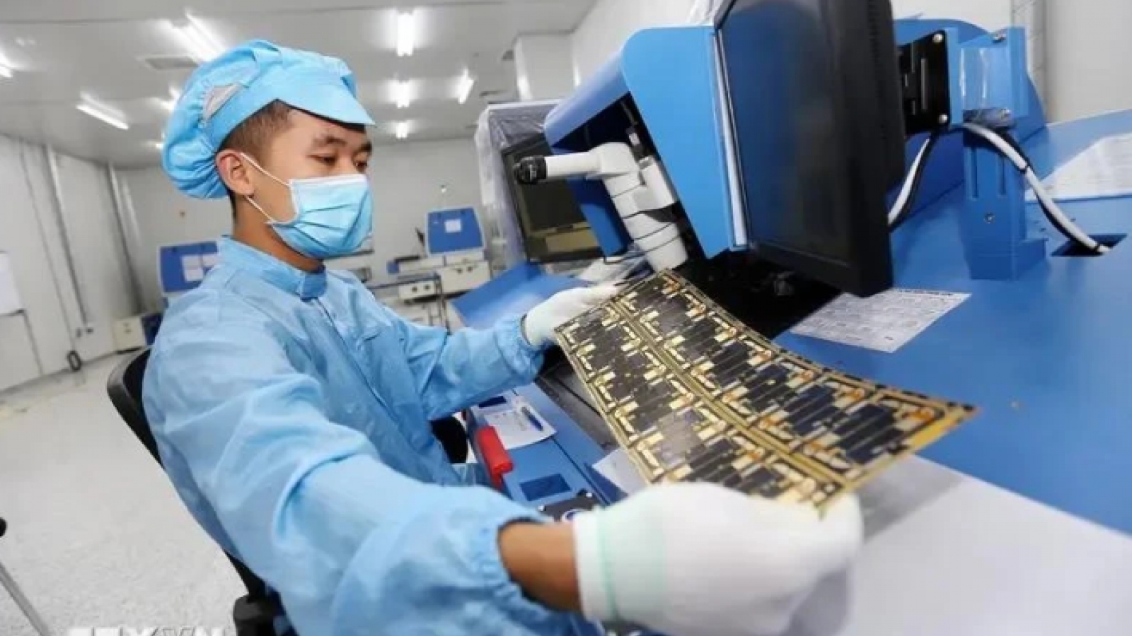 Vietnam sees opportunities to attract investments in electronics support industries