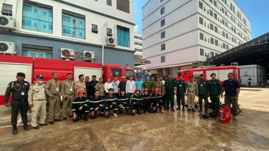 Vietnamese firefighters assist Cambodia in casino fire