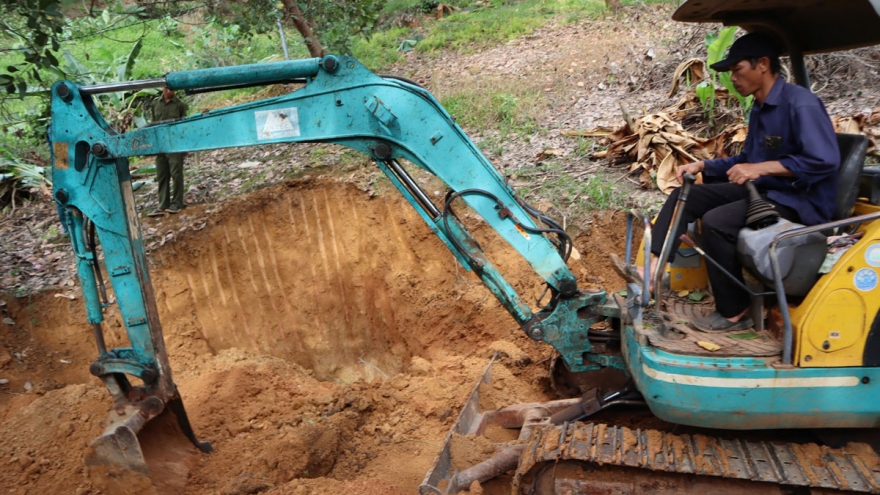 Đánh sập đường hầm, ngăn chặn hoạt động khai thác vàng trái phép ở Bình Phước