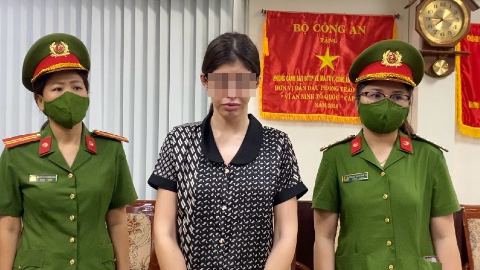Công an TP.HCM thông tin vụ ca sĩ Chi Dân, người mẫu Andrea Aybar bị bắt