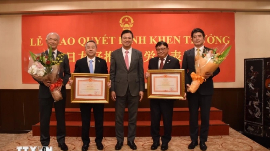 Vietnam honours Japan’s Sojitz, Sumitomo Corporations