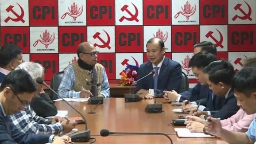 Communist Review delegation visits India