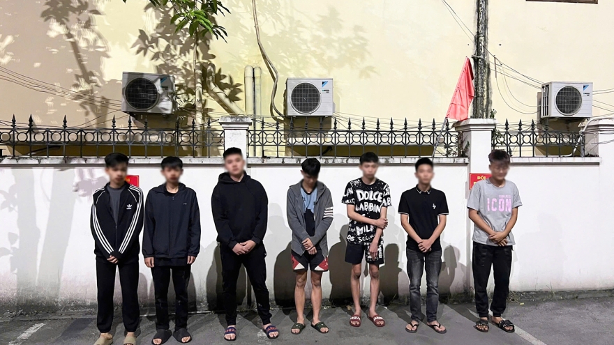 Bắt khẩn cấp nhóm thanh niên hành hung, đập phá xe của người đi đường