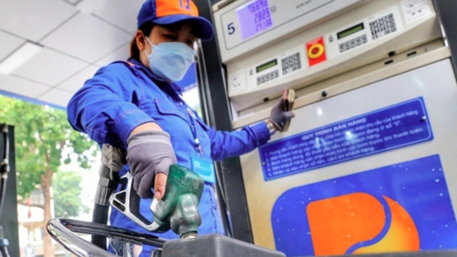 Retail petrol and oil prices down in latest adjustment