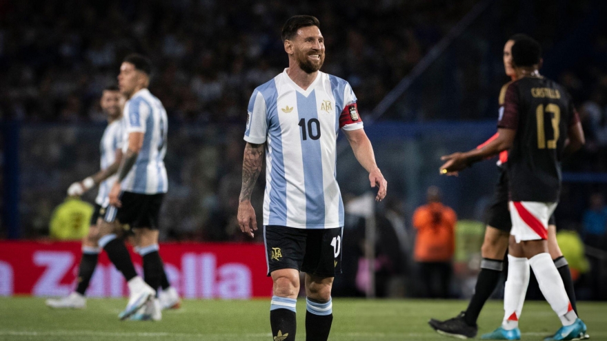 Ronaldo ''cày ải'' liên tục, Messi nghỉ gần 3 tháng