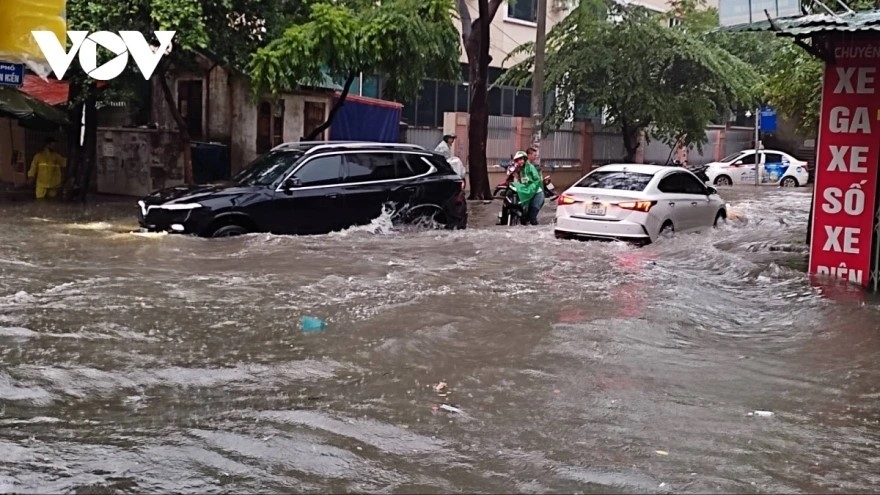 Cần làm gì khi nước tràn vào khoang lái?