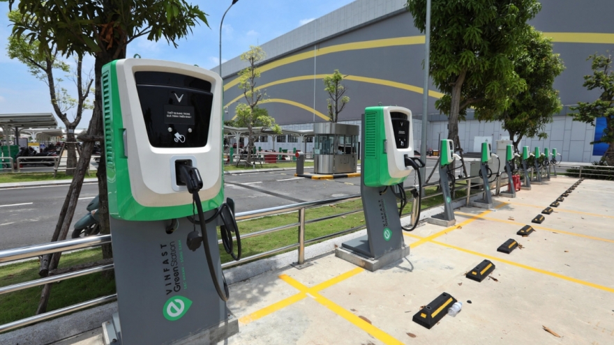 EverSolar and V-GREEN cooperate in deploying charging station franchise model