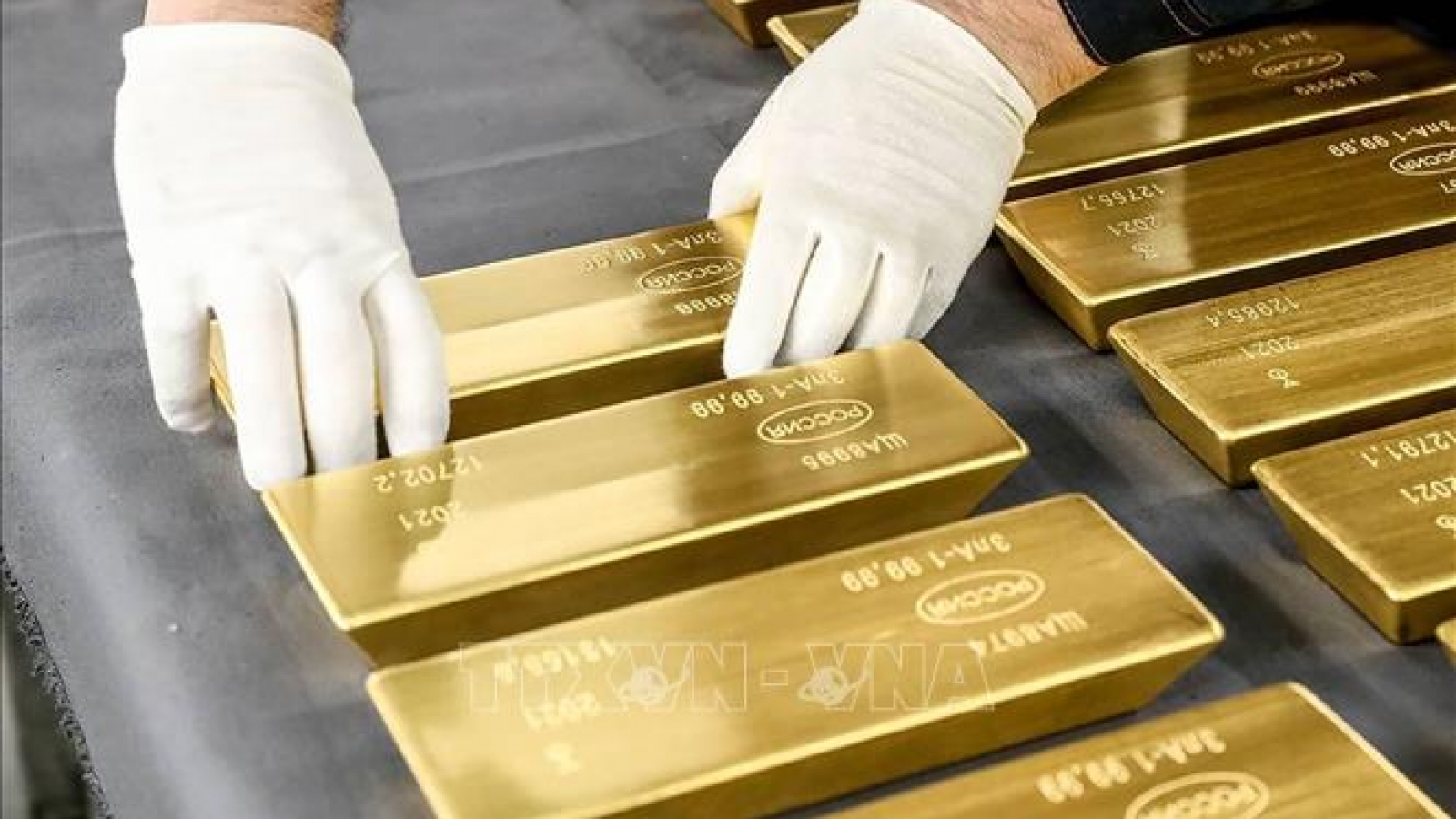 Giá vàng thế giới tăng kỷ lục – Bức tranh toàn cầu tiềm ẩn nhiều rủi ro