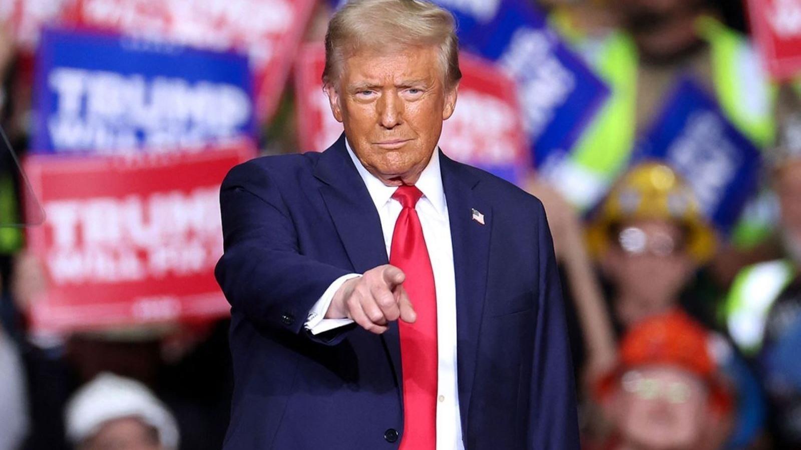 Ông Trump tạm hoãn đánh thuế Mexico và Canada