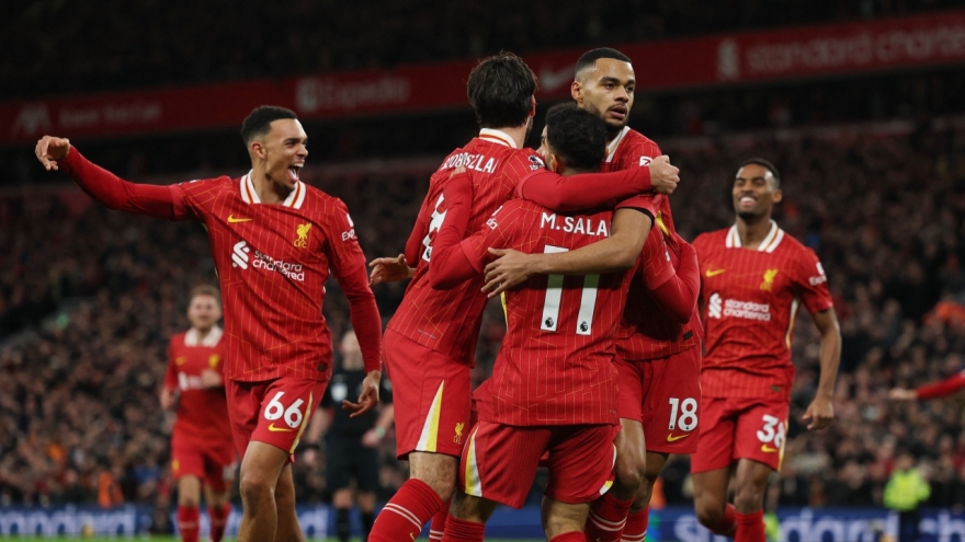 Salah vừa ghi bàn vừa kiến tạo, Liverpool "nhấn chìm" Man City ở Anfield