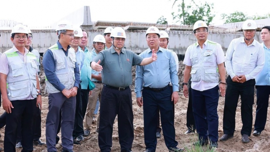 PM inspects Can Tho-Ca Mau Expressway project