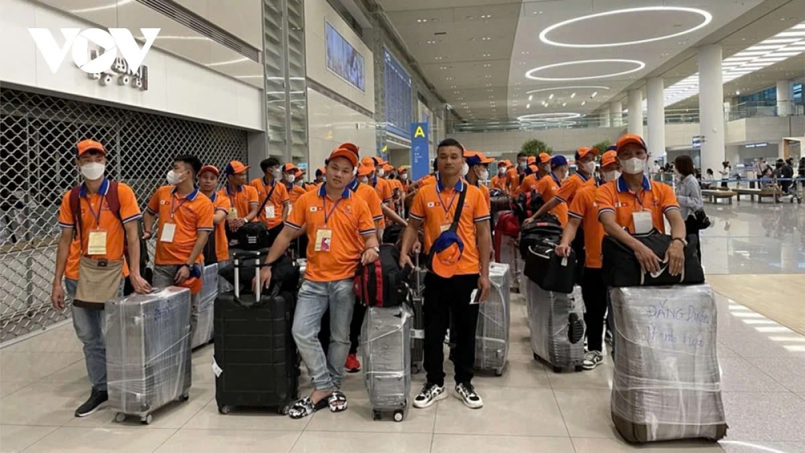 Vietnamese workers abroad remit home US$4 billion annually