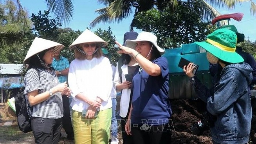 Canadian delegation explores low-emission, high-quality rice farming model in Can Tho