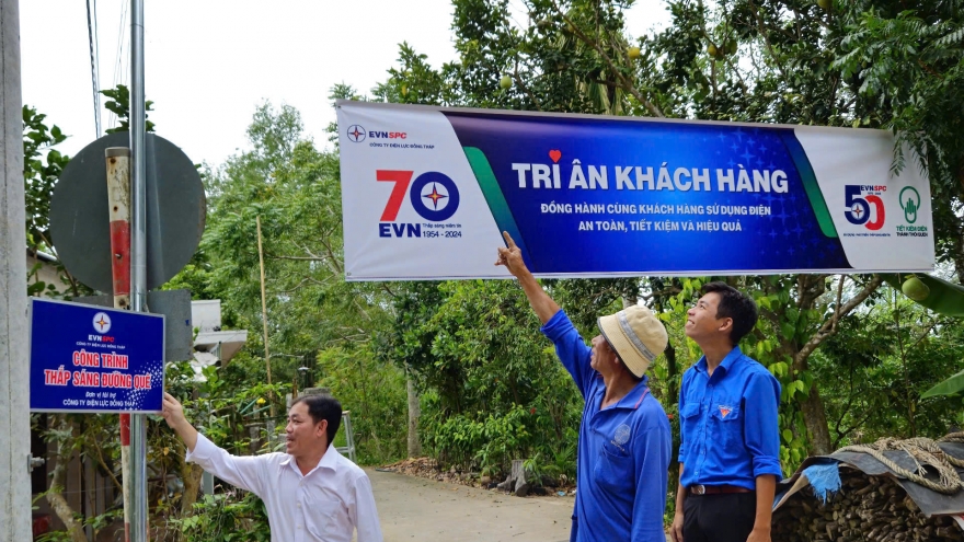 Ngành điện miền Nam  “thắp sáng niềm tin” các hộ nghèo