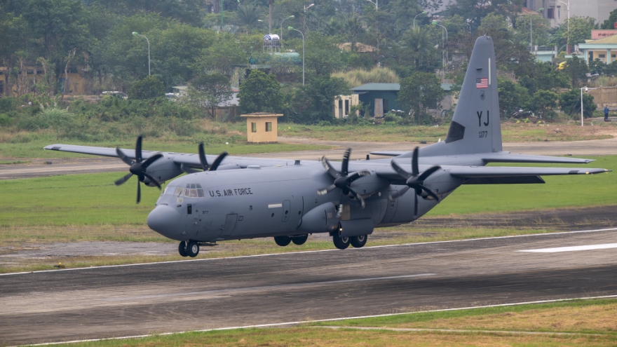 Biểu tượng của ngành hàng không vận tải quân sự Mỹ xuất hiện tại Việt Nam