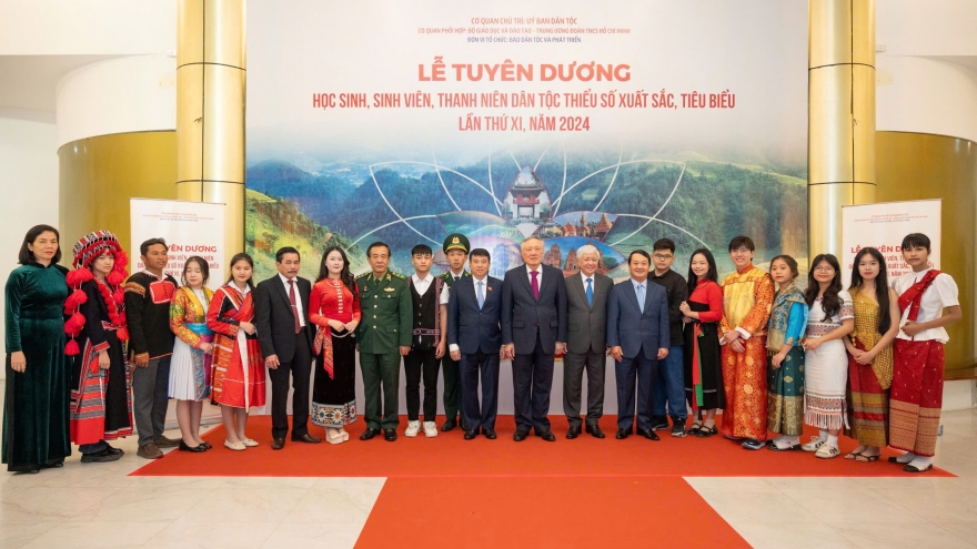 Biểu dương, khen thưởng 125 học sinh, sinh viên dân tộc thiểu số tiêu biểu năm 2024