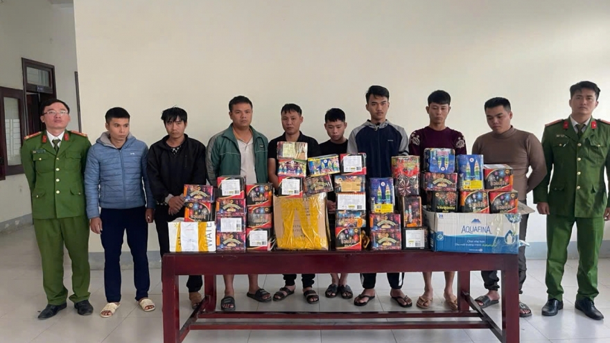Khởi tố 17 đối tượng về hành vi gây rối trật tự công cộng và buôn bán, tàng trữ hàng cấm