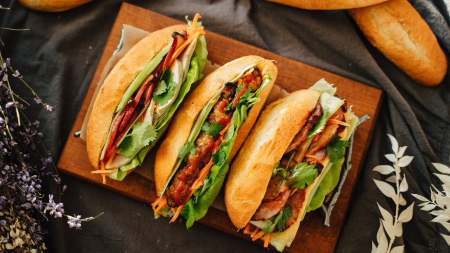 Bánh mì “ngon, bổ, rẻ” nhưng ăn kiểu này chẳng khác gì tự “rước họa vào thân”